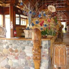Отель Nuku Hiva Keikahanui Pearl Lodge интерьер отеля