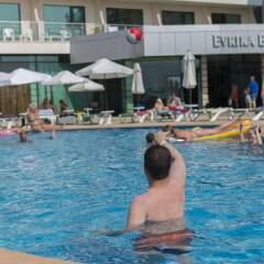 Отель Evrika Club Солнечный берег бассейн фото 2