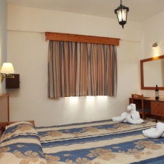 Damon Hotel Apartments сейф в номере