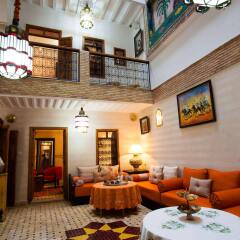 Отель Dar Ikalimo Marrakech развлечения