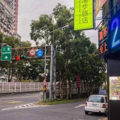 Meander Taipei Hostel парковка