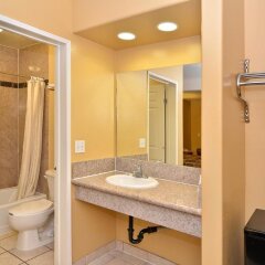 Отель Americas Best Value Inn - Alvarado Street Лос-Анджелес ванная
