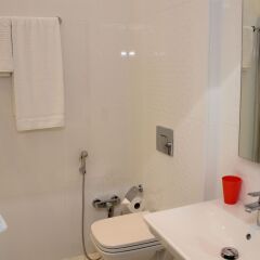 Отель Bristol Hotel Азербайджан, Баку - 9 отзывов об отеле, цены и фото номеров - забронировать отель Bristol Hotel онлайн ванная