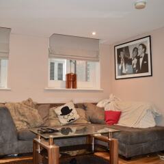 Отель 2 Bedroom Apartment 10mins From Central Manchester Великобритания, Солфорд - отзывы, цены и фото номеров - забронировать отель 2 Bedroom Apartment 10mins From Central Manchester онлайн комната для гостей фото 2