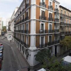 Отель Apartamentos Mlr Almirante Мадрид