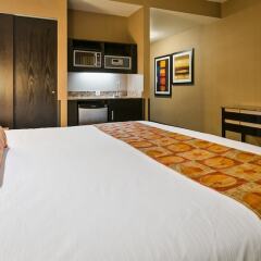 Отель Best Western Premier Freeport Inn Calgary Airport Канада, Калгари - отзывы, цены и фото номеров - забронировать отель Best Western Premier Freeport Inn Calgary Airport онлайн сейф в номере