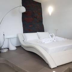 Отель Amoudi Villas Греция, Остров Санторини - отзывы, цены и фото номеров - забронировать отель Amoudi Villas онлайн комната для гостей фото 4
