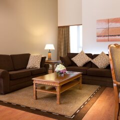 Апартаменты Crowne Plaza Dubai Apartments комната для гостей фото 4