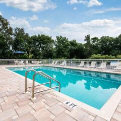 Отель Quality Inn Sarasota North бассейн