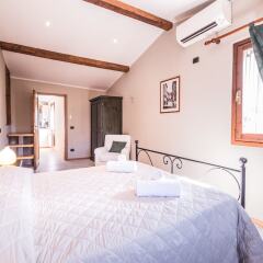 Отель A Few Steps to The Duomo Elegant 2BD Apt Италия, Флоренция - отзывы, цены и фото номеров - забронировать отель A Few Steps to The Duomo Elegant 2BD Apt онлайн комната для гостей фото 2