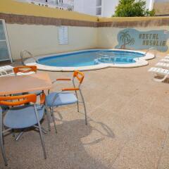 Отель Hostal Rosalia бассейн