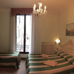 Hotel Ovidius комната для гостей