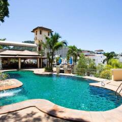 Курортный отель C&N Resort and Spa бассейн