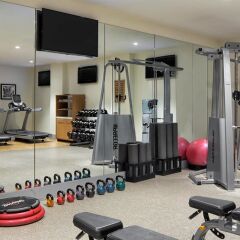 Отель DoubleTree by Hilton New York Times Square West фитнесс-зал фото 4