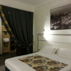 California Hotel комната для гостей
