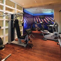 Отель Crowne Plaza Paris - Neuilly фитнесс-зал