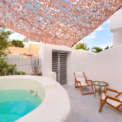 Отель The Muse Of Santorini - Jacuzzi Suites Греция, Остров Санторини - отзывы, цены и фото номеров - забронировать отель The Muse Of Santorini - Jacuzzi Suites онлайн спа