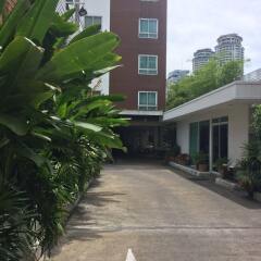 Sathorn Grace Hotel And Serviced Residence Бангкок парковка