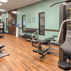 Отель Quality Inn and Suites фитнесс-зал фото 3
