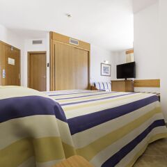 Отель Azuline Hotel - Apartamento Rosamar Испания, Сан-Антони-де-Портмань - отзывы, цены и фото номеров - забронировать отель Azuline Hotel - Apartamento Rosamar онлайн комната для гостей