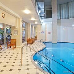 Отель Holiday Inn Vancouver Downtown & Suites Канада, Ванкувер - отзывы, цены и фото номеров - забронировать отель Holiday Inn Vancouver Downtown & Suites онлайн бассейн фото 3