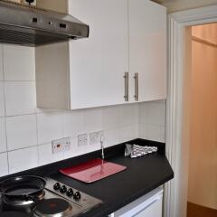 Отель Cosy Flat Minutes From Central Brighton Брайтон в номере