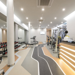 Отель Crest Resort & Pool Villas фитнесс-зал фото 3