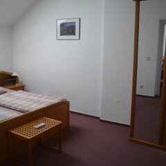 Отель Apartmány Národní Прага сейф в номере