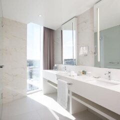 Отель Hilton Tallinn Park Таллин ванная