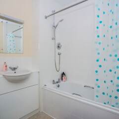 Отель 2 Bedroom Apartment Near Kings Cross Великобритания, Лондон - отзывы, цены и фото номеров - забронировать отель 2 Bedroom Apartment Near Kings Cross онлайн ванная