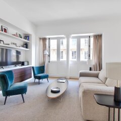 Отель Outstanding luxury apt - Louvre Франция, Париж - отзывы, цены и фото номеров - забронировать отель Outstanding luxury apt - Louvre онлайн комната для гостей фото 5