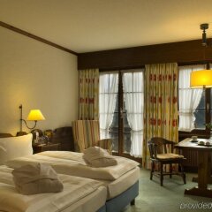 Отель HUUS Gstaad Швейцария, Занен - отзывы, цены и фото номеров - забронировать отель HUUS Gstaad онлайн комната для гостей фото 3