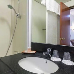 Отель Condal Hotel Испания, Барселона - 8 отзывов об отеле, цены и фото номеров - забронировать отель Condal Hotel онлайн ванная фото 2