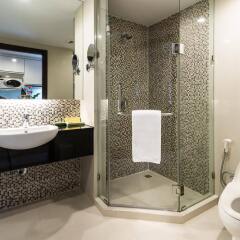 Отель Legacy Suites Sukhumvit by Compass Hospitality Таиланд, Бангкок - 2 отзыва об отеле, цены и фото номеров - забронировать отель Legacy Suites Sukhumvit by Compass Hospitality онлайн ванная фото 2