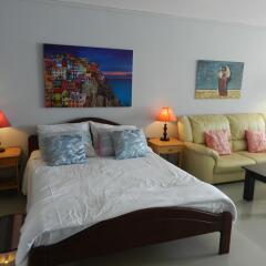 Отель Alex Group Jomtien Plaza Condotel Таиланд, Паттайя - отзывы, цены и фото номеров - забронировать отель Alex Group Jomtien Plaza Condotel онлайн комната для гостей фото 2