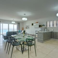 Отель Stunning Seafront Lux Apt wt Pool, Upmarket Area Мальта, Слима - отзывы, цены и фото номеров - забронировать отель Stunning Seafront Lux Apt wt Pool, Upmarket Area онлайн в номере фото 2