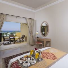 Отель Bayview Taba Heights Resort в номере