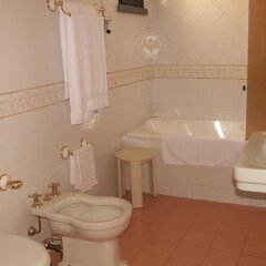 Hotel Gattapone Сполето ванная фото 2