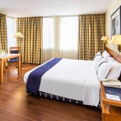 Отель Holiday Inn Lisbon комната для гостей фото 5