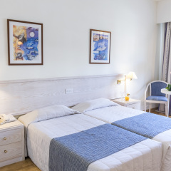 The Golden Coast Beach Hotel комната для гостей