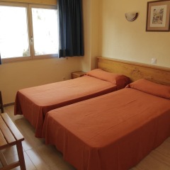 Отель Apartaments AR Borodin Испания, Льорет-де-Мар - отзывы, цены и фото номеров - забронировать отель Apartaments AR Borodin онлайн комната для гостей