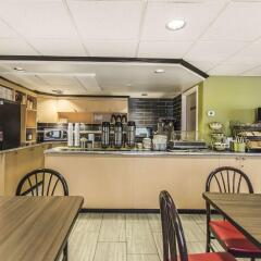 Отель Quality Suites Quebec City Канада, Квебек - отзывы, цены и фото номеров - забронировать отель Quality Suites Quebec City онлайн питание