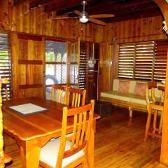 Отель Little Bay Cabins комната для гостей