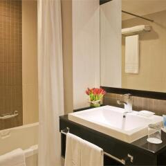 Отель Towers Rotana - Dubai ванная фото 2