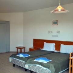 DebbieXenia Hotel Apartments комната для гостей фото 2