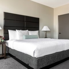 Отель Stay Alfred at 80 on the Commons комната для гостей фото 5