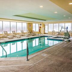 Отель Comfort Suites Manassas Battlefield Park бассейн фото 2