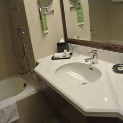 Отель Evergreen Laurel Hotel Penang Малайзия, Пенанг - отзывы, цены и фото номеров - забронировать отель Evergreen Laurel Hotel Penang онлайн ванная фото 2