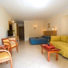 Porfi Beach Hotel комната для гостей