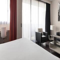 Отель ILUNION Barcelona 4* Стандартный номер с различными типами кроватей фото 35